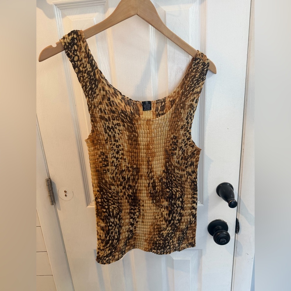 Leopard Print Crinkle Sleeveless Top